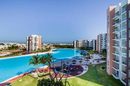 departamento en Cancún con 7 albercas tipo playa y laguna Exterior foto