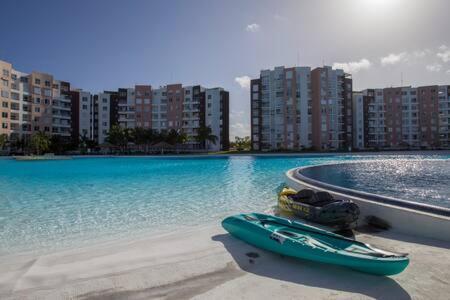 departamento en Cancún con 7 albercas tipo playa y laguna Exterior foto