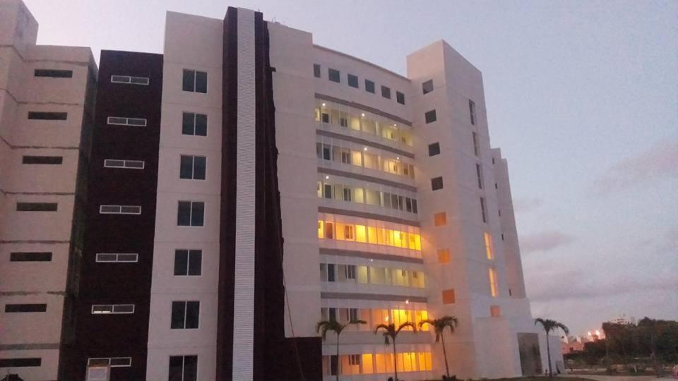 departamento en Cancún con 7 albercas tipo playa y laguna Exterior foto