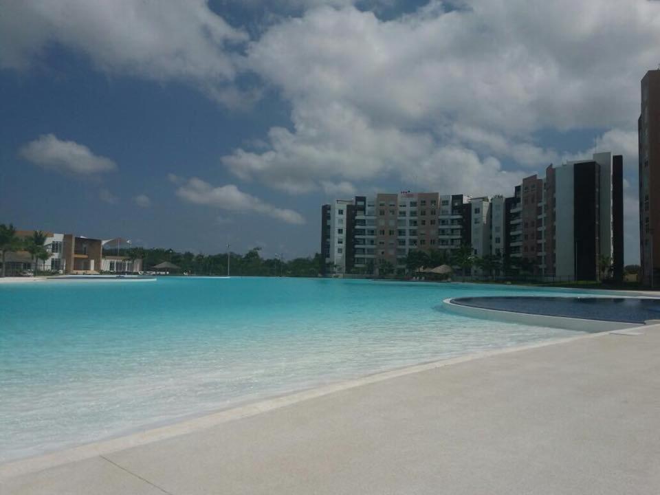 departamento en Cancún con 7 albercas tipo playa y laguna Exterior foto